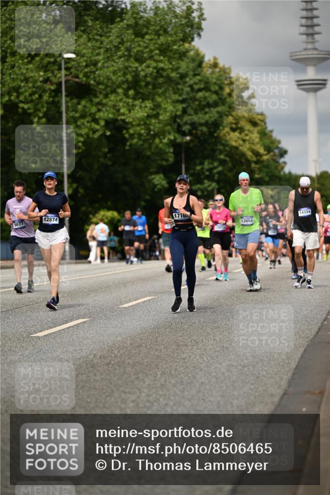 29.06.2025 - hella hamburg halbmarathon Dr. Thomas Lammeyer http://msf.ph/oto/8506465 29.06.2025 10:27:46 Kennedybrücke 1003, 1048, 1187, 1362, 1382, 2125, 2925, 3013, 3457, 4728, 5343, 7021, 7029, 7820, 8181, 8687, 8688, 8716, 9133, 9877, 9913 meine-sportfotos.de