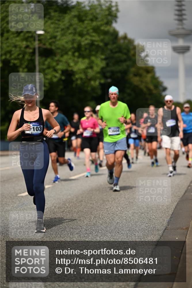 29.06.2025 - hella hamburg halbmarathon Dr. Thomas Lammeyer http://msf.ph/oto/8506481 29.06.2025 10:27:50 Kennedybrücke 1003, 1048, 1382, 2125, 2925, 3013, 3457, 4464, 5343, 5406, 7021, 7029, 7820, 8181, 8687, 8688, 8716, 9877, 10649 meine-sportfotos.de