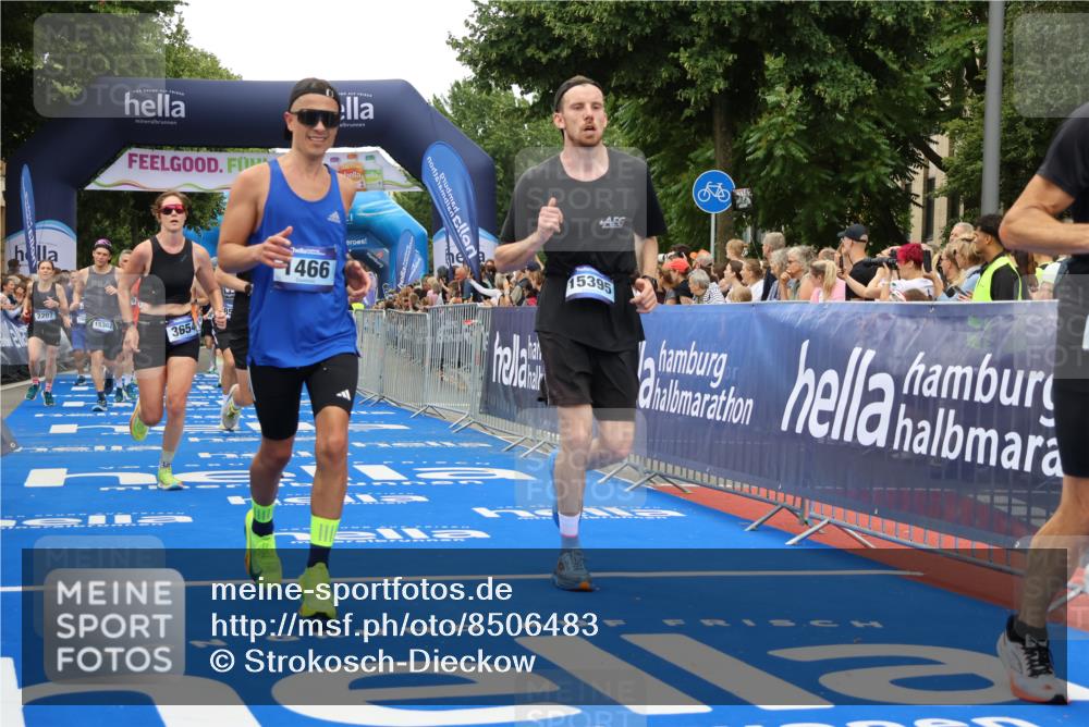 29.06.2025 - hella hamburg halbmarathon Strokosch-Dieckow http://msf.ph/oto/8506483 29.06.2025 10:50:53 Ziel 1466, 2207, 3654, 3947, 4839, 5018, 5115, 7052, 7369, 8205, 8572, 10215, 10750, 11551, 12778, 13687, 14125, 15362, 15395, 15643, 16285, 17221, 18182, 18350 meine-sportfotos.de