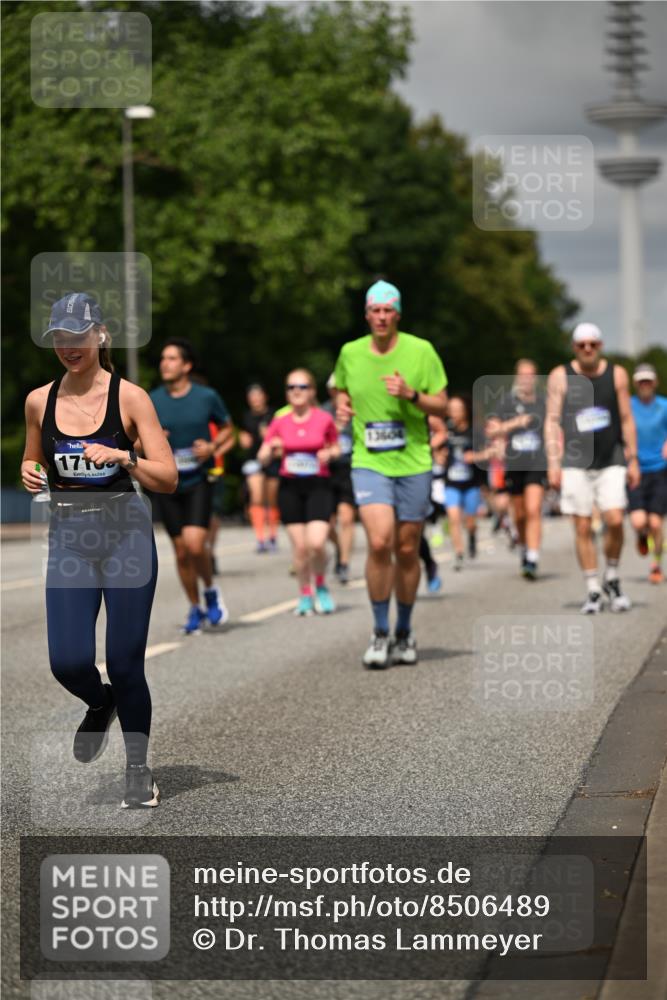 29.06.2025 - hella hamburg halbmarathon Dr. Thomas Lammeyer http://msf.ph/oto/8506489 29.06.2025 10:27:50 Kennedybrücke 1003, 1048, 1382, 2125, 2925, 3013, 3457, 4464, 5343, 5406, 7021, 7029, 7820, 8181, 8687, 8688, 8716, 9877, 10649 meine-sportfotos.de