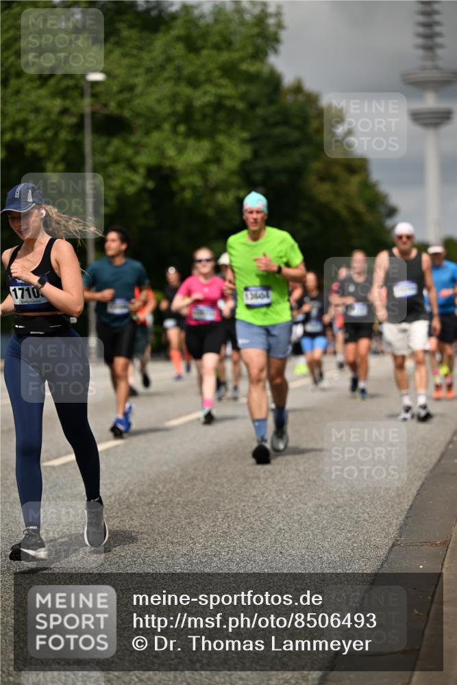 29.06.2025 - hella hamburg halbmarathon Dr. Thomas Lammeyer http://msf.ph/oto/8506493 29.06.2025 10:27:50 Kennedybrücke 1003, 1048, 1382, 2125, 2925, 3013, 3457, 4464, 5343, 5406, 7021, 7029, 7820, 8181, 8687, 8688, 8716, 9877, 10649 meine-sportfotos.de