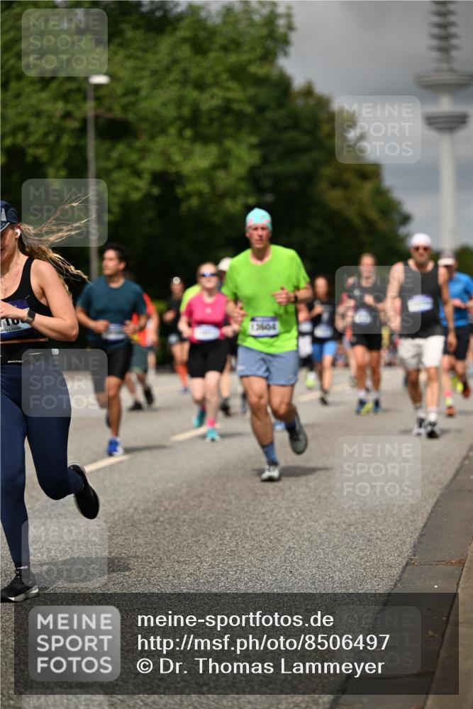 29.06.2025 - hella hamburg halbmarathon Dr. Thomas Lammeyer http://msf.ph/oto/8506497 29.06.2025 10:27:50 Kennedybrücke 1003, 1048, 1382, 2125, 2925, 3013, 3457, 4464, 5343, 5406, 7021, 7029, 7820, 8181, 8687, 8688, 8716, 9877, 10649 meine-sportfotos.de
