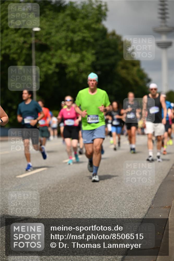 29.06.2025 - hella hamburg halbmarathon Dr. Thomas Lammeyer http://msf.ph/oto/8506515 29.06.2025 10:27:51 Kennedybrücke 1003, 1048, 1382, 2125, 2925, 3013, 3457, 4464, 5343, 5406, 6502, 7021, 7029, 7820, 8181, 8687, 8688, 8716, 9877, 10649 meine-sportfotos.de