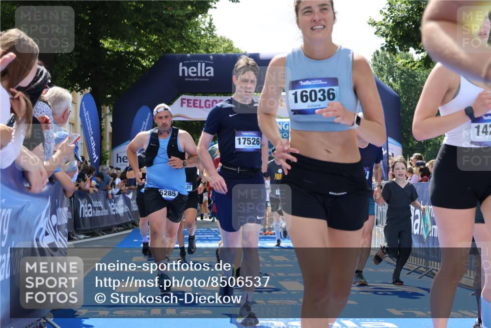 29.06.2025 - hella hamburg halbmarathon Strokosch-Dieckow http://msf.ph/oto/8506537 29.06.2025 11:38:49 Ziel 1948, 2870, 3434, 5141, 5285, 6427, 7120, 7341, 7815, 7929, 8747, 8936, 9689, 11313, 12524, 14296, 14695, 16036, 16270, 16905, 17091, 17526, 18213, 18572, 18646, 18795, 19121 meine-sportfotos.de