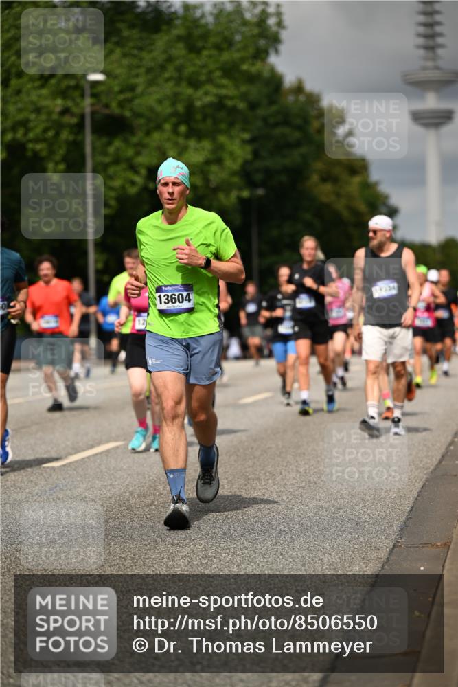 29.06.2025 - hella hamburg halbmarathon Dr. Thomas Lammeyer http://msf.ph/oto/8506550 29.06.2025 10:27:52 Kennedybrücke 1003, 1048, 1382, 2125, 2925, 3013, 3285, 3457, 4464, 4684, 5343, 5406, 6502, 7021, 7029, 7820, 8181, 8687, 8716, 9877, 10649 meine-sportfotos.de
