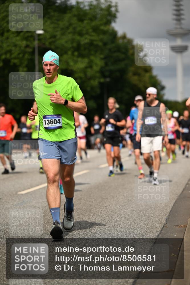 29.06.2025 - hella hamburg halbmarathon Dr. Thomas Lammeyer http://msf.ph/oto/8506581 29.06.2025 10:27:53 Kennedybrücke 1003, 1048, 1382, 2125, 2925, 3285, 3457, 4464, 4684, 5343, 5406, 6502, 7021, 7029, 7820, 8181, 8716, 9877, 10649 meine-sportfotos.de