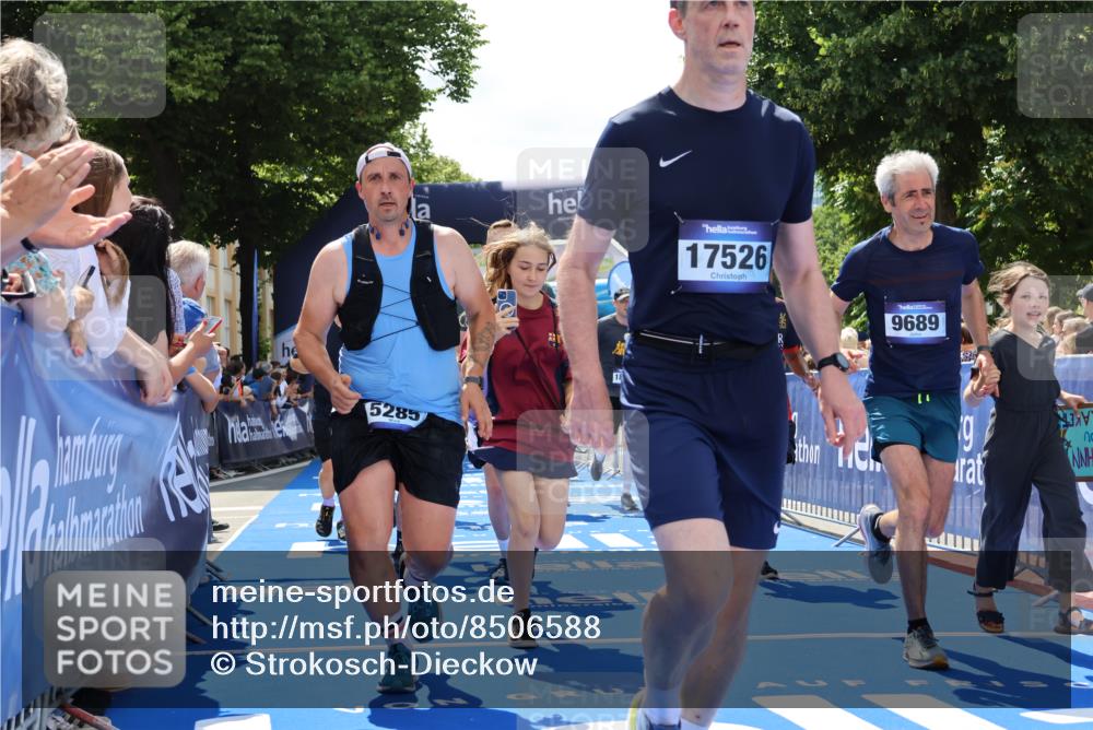29.06.2025 - hella hamburg halbmarathon Strokosch-Dieckow http://msf.ph/oto/8506588 29.06.2025 11:38:51 Ziel 1948, 2870, 3434, 5285, 6427, 7120, 7341, 7815, 7929, 8747, 9689, 11313, 11653, 12191, 12524, 14296, 14695, 16036, 16270, 16905, 17526, 18213, 18572, 18646, 18795, 19121 meine-sportfotos.de