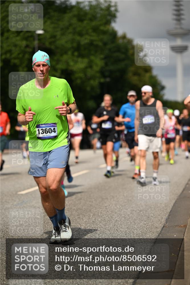 29.06.2025 - hella hamburg halbmarathon Dr. Thomas Lammeyer http://msf.ph/oto/8506592 29.06.2025 10:27:53 Kennedybrücke 1003, 1048, 1382, 2125, 2925, 3285, 3457, 4464, 4684, 5343, 5406, 6502, 7021, 7029, 7820, 8181, 8716, 9877, 10649 meine-sportfotos.de