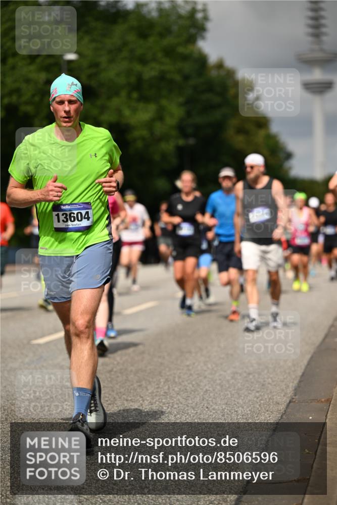 29.06.2025 - hella hamburg halbmarathon Dr. Thomas Lammeyer http://msf.ph/oto/8506596 29.06.2025 10:27:53 Kennedybrücke 1003, 1048, 1382, 2125, 2925, 3285, 3457, 4464, 4684, 5343, 5406, 6502, 7021, 7029, 7820, 8181, 8716, 9877, 10649 meine-sportfotos.de