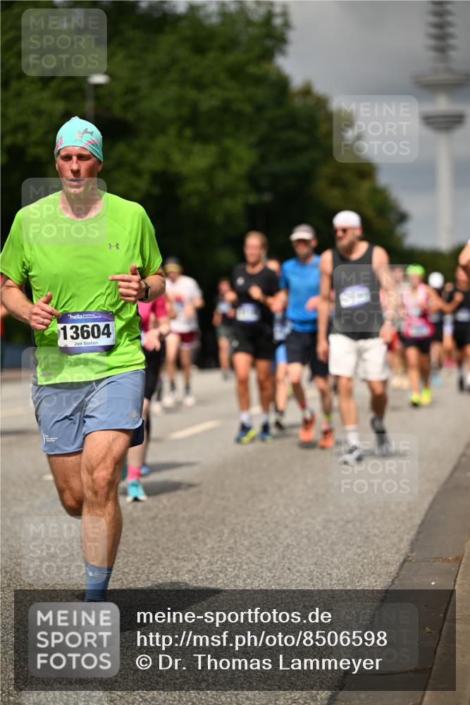 29.06.2025 - hella hamburg halbmarathon Dr. Thomas Lammeyer http://msf.ph/oto/8506598 29.06.2025 10:27:53 Kennedybrücke 1003, 1048, 1382, 2125, 2925, 3285, 3457, 4464, 4684, 5343, 5406, 6502, 7021, 7029, 7820, 8181, 8716, 9877, 10649 meine-sportfotos.de