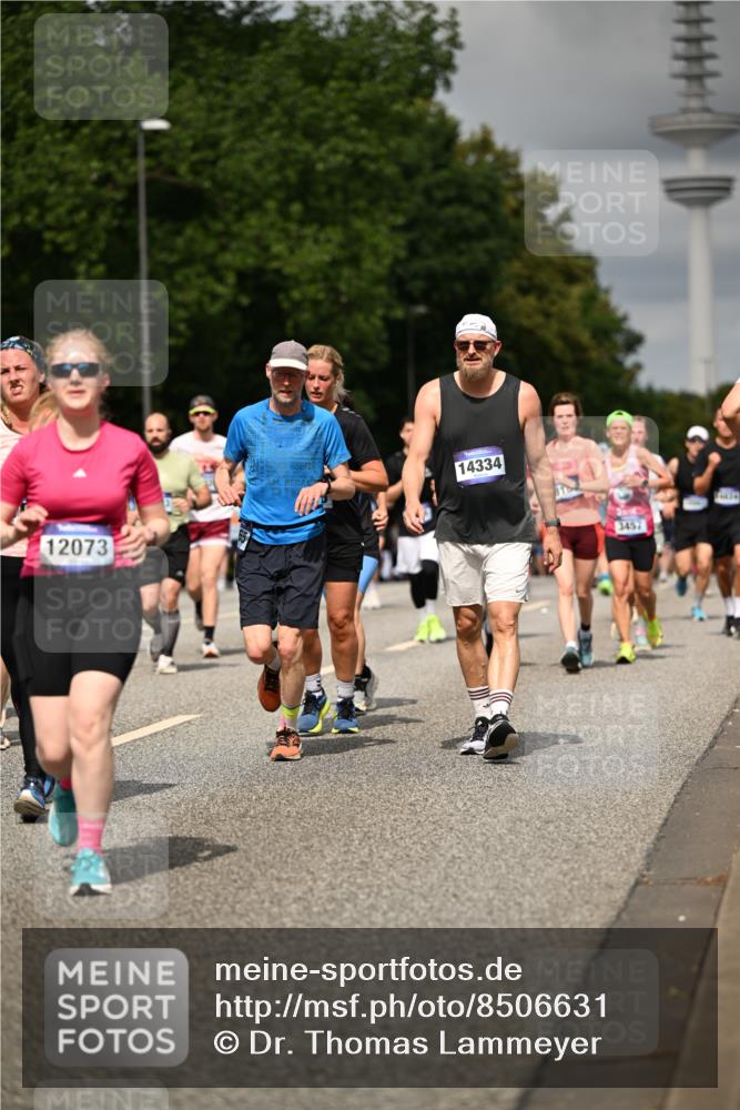 29.06.2025 - hella hamburg halbmarathon Dr. Thomas Lammeyer http://msf.ph/oto/8506631 29.06.2025 10:27:55 Kennedybrücke 1003, 1048, 1382, 2125, 2925, 3034, 3285, 3457, 4464, 4684, 5343, 5406, 6502, 7021, 7029, 7820, 8181, 8716, 9217, 9877, 10649 meine-sportfotos.de