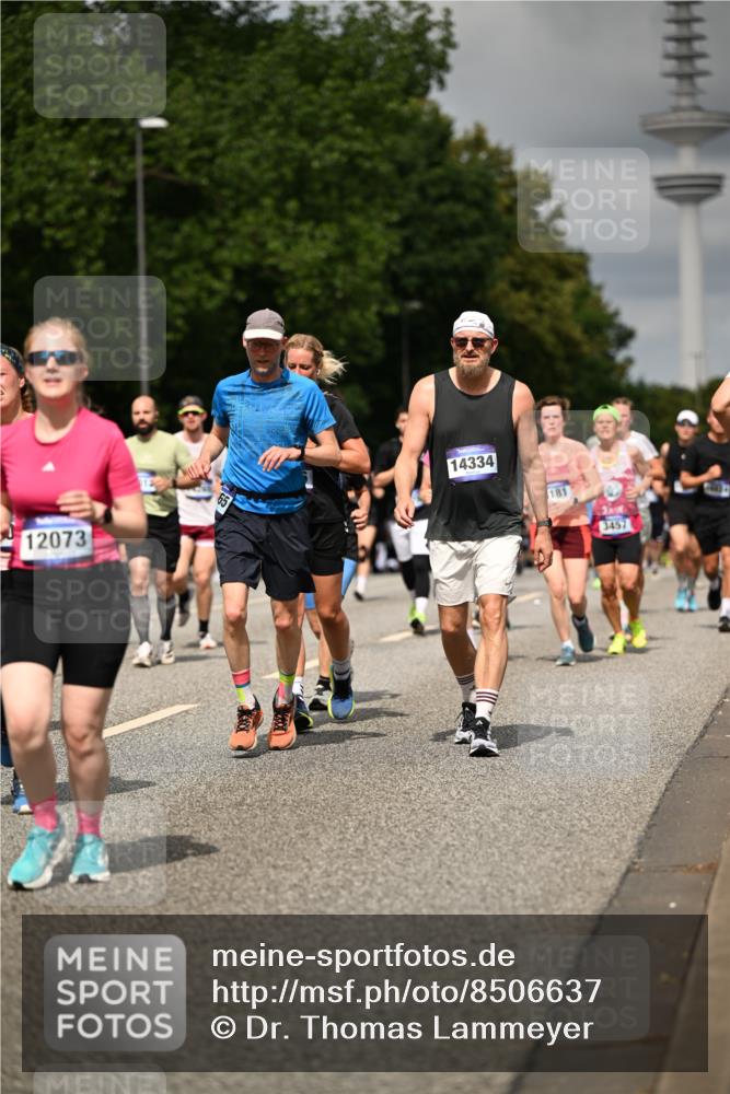 29.06.2025 - hella hamburg halbmarathon Dr. Thomas Lammeyer http://msf.ph/oto/8506637 29.06.2025 10:27:55 Kennedybrücke 1003, 1048, 1382, 2125, 2925, 3034, 3285, 3457, 4464, 4684, 5343, 5406, 6502, 7021, 7029, 7820, 8181, 8716, 9217, 9877, 10649 meine-sportfotos.de