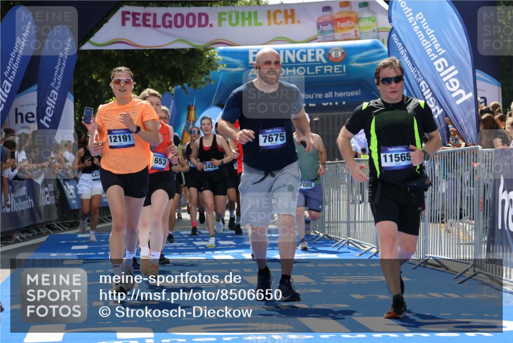 29.06.2025 - hella hamburg halbmarathon Strokosch-Dieckow http://msf.ph/oto/8506650 29.06.2025 11:38:56 Ziel 1948, 2870, 3422, 5285, 7085, 7086, 7120, 7675, 7815, 7929, 8747, 9689, 11313, 11565, 11653, 12191, 12524, 14282, 14296, 16036, 16270, 17526, 17965, 18194, 18198, 18213, 18488, 18795, 19121 meine-sportfotos.de