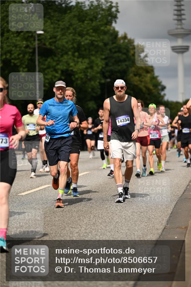 29.06.2025 - hella hamburg halbmarathon Dr. Thomas Lammeyer http://msf.ph/oto/8506657 29.06.2025 10:27:55 Kennedybrücke 1003, 1048, 1382, 2125, 2925, 3034, 3285, 3457, 4464, 4684, 5343, 5406, 6502, 7021, 7029, 7820, 8181, 8716, 9217, 9877, 10649 meine-sportfotos.de