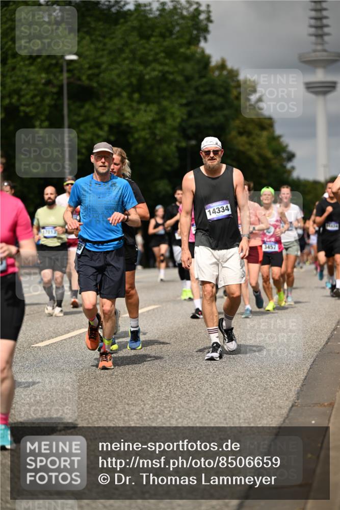 29.06.2025 - hella hamburg halbmarathon Dr. Thomas Lammeyer http://msf.ph/oto/8506659 29.06.2025 10:27:56 Kennedybrücke 1003, 1048, 1382, 2125, 2925, 3034, 3285, 3457, 4464, 4684, 5343, 5406, 6502, 7021, 7029, 7820, 8181, 8716, 9217, 9877, 10649 meine-sportfotos.de