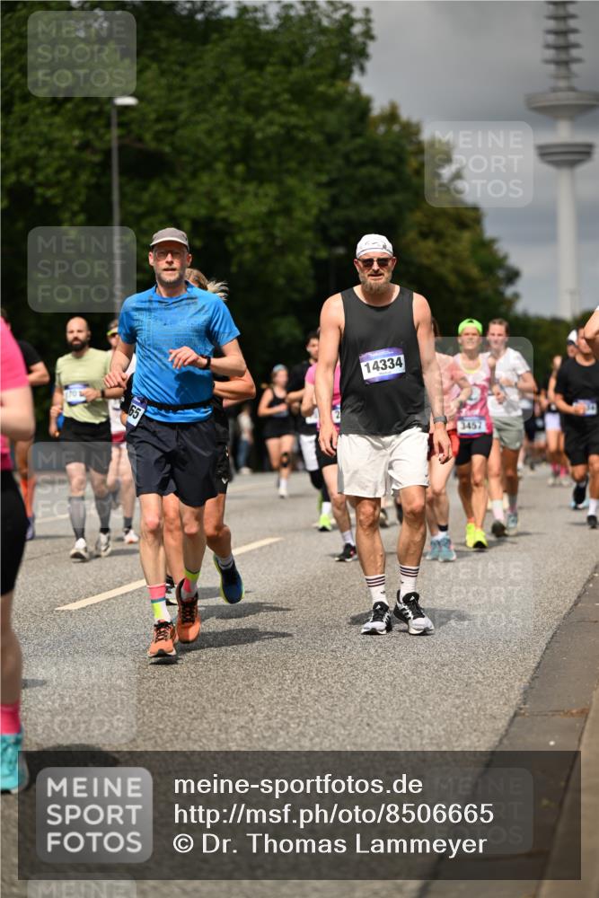 29.06.2025 - hella hamburg halbmarathon Dr. Thomas Lammeyer http://msf.ph/oto/8506665 29.06.2025 10:27:56 Kennedybrücke 1003, 1048, 1382, 2125, 2925, 3034, 3285, 3457, 4464, 4684, 5343, 5406, 6502, 7021, 7029, 7820, 8181, 8716, 9217, 9877, 10649 meine-sportfotos.de