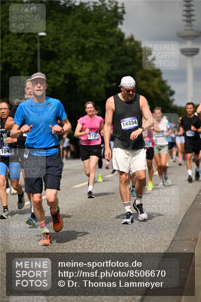 29.06.2025 - hella hamburg halbmarathon Dr. Thomas Lammeyer http://msf.ph/oto/8506670 29.06.2025 10:27:57 Kennedybrücke 1003, 1048, 1382, 2125, 3034, 3285, 3457, 4464, 4684, 5343, 5406, 6502, 7021, 7029, 7820, 8181, 8716, 9217, 9877, 10649 meine-sportfotos.de