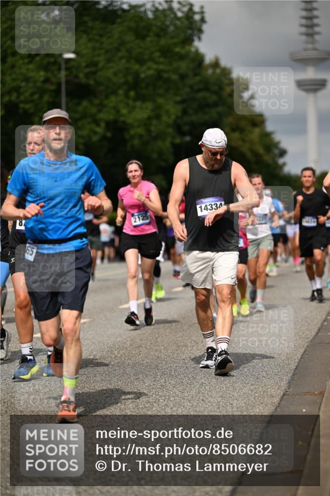29.06.2025 - hella hamburg halbmarathon Dr. Thomas Lammeyer http://msf.ph/oto/8506682 29.06.2025 10:27:57 Kennedybrücke 1003, 1048, 1382, 2125, 3034, 3285, 3457, 4464, 4684, 5343, 5406, 6502, 7021, 7029, 7820, 8181, 8716, 9217, 9877, 10649 meine-sportfotos.de