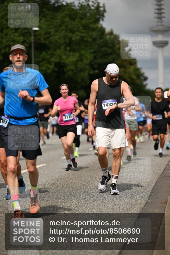 29.06.2025 - hella hamburg halbmarathon Dr. Thomas Lammeyer http://msf.ph/oto/8506690 29.06.2025 10:27:57 Kennedybrücke 1003, 1048, 1382, 2125, 3034, 3285, 3457, 4464, 4684, 5343, 5406, 6502, 7021, 7029, 7820, 8181, 8716, 9217, 9877, 10649 meine-sportfotos.de