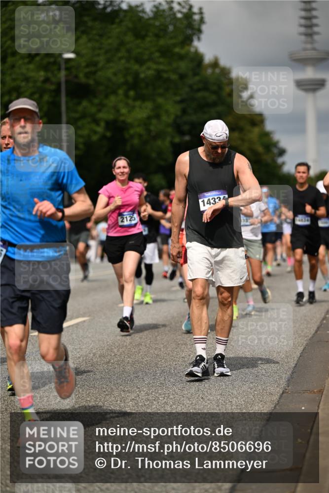 29.06.2025 - hella hamburg halbmarathon Dr. Thomas Lammeyer http://msf.ph/oto/8506696 29.06.2025 10:27:57 Kennedybrücke 1003, 1048, 1382, 2125, 3034, 3285, 3457, 4464, 4684, 5343, 5406, 6502, 7021, 7029, 7820, 8181, 8716, 9217, 9877, 10649 meine-sportfotos.de