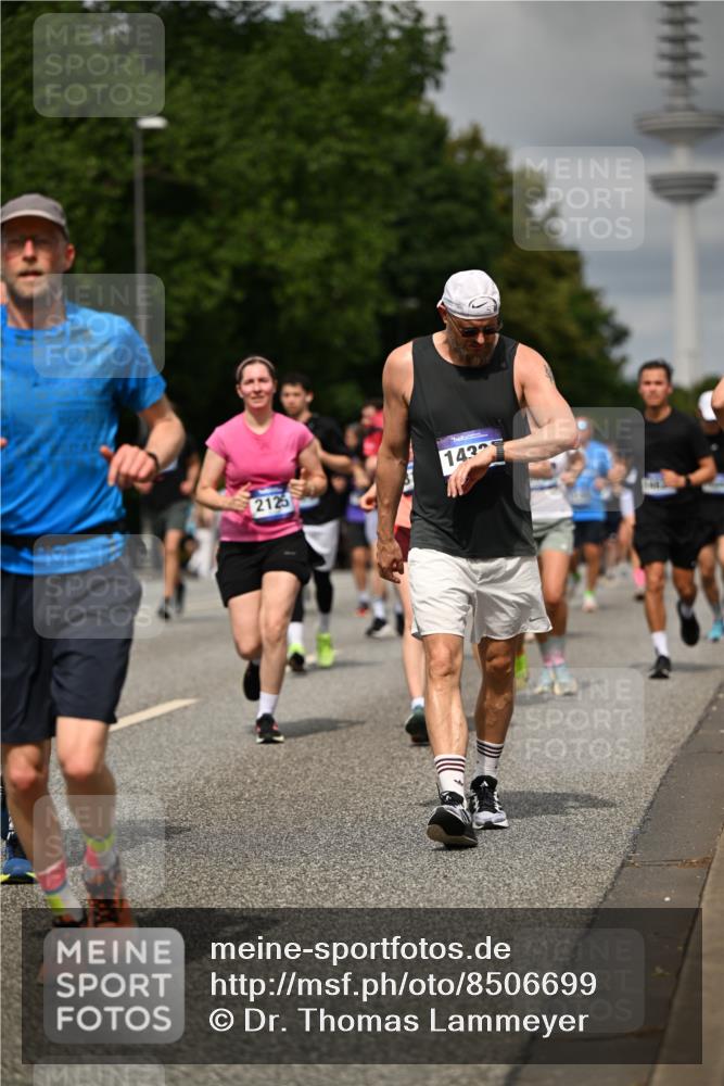 29.06.2025 - hella hamburg halbmarathon Dr. Thomas Lammeyer http://msf.ph/oto/8506699 29.06.2025 10:27:58 Kennedybrücke 1003, 1048, 1382, 2125, 3034, 3285, 3457, 4464, 4684, 5406, 6502, 7021, 7029, 7820, 8181, 8716, 9217, 9877, 10649 meine-sportfotos.de