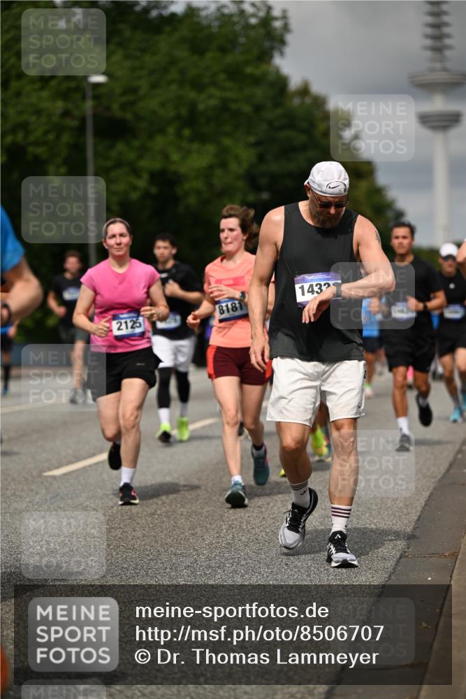 29.06.2025 - hella hamburg halbmarathon Dr. Thomas Lammeyer http://msf.ph/oto/8506707 29.06.2025 10:27:58 Kennedybrücke 1003, 1048, 1382, 2125, 3034, 3285, 3457, 4464, 4684, 5406, 6502, 7021, 7029, 7820, 8181, 8716, 9217, 9877, 10649 meine-sportfotos.de