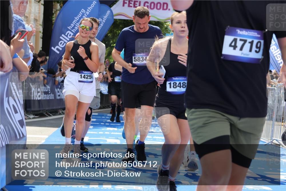 29.06.2025 - hella hamburg halbmarathon Strokosch-Dieckow http://msf.ph/oto/8506712 29.06.2025 11:39:02 Ziel 3422, 3636, 4719, 5834, 6698, 7085, 7086, 7675, 8747, 8918, 9229, 11565, 11653, 12191, 13786, 14251, 14282, 15108, 17262, 17965, 18194, 18198, 18337, 18488 meine-sportfotos.de