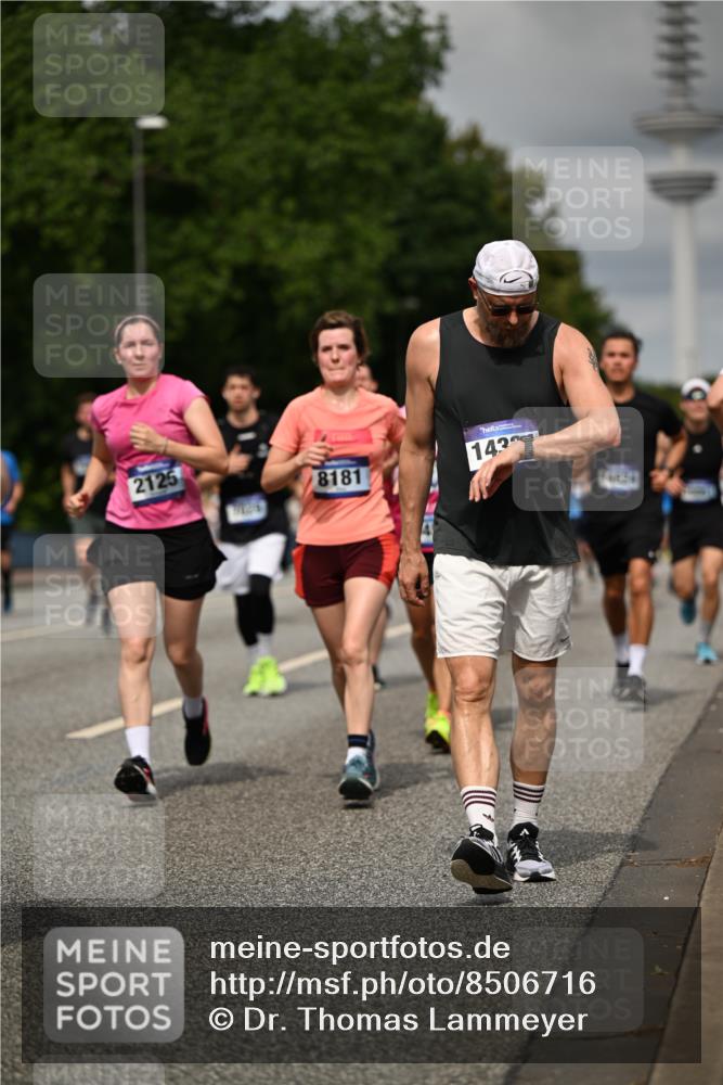 29.06.2025 - hella hamburg halbmarathon Dr. Thomas Lammeyer http://msf.ph/oto/8506716 29.06.2025 10:27:59 Kennedybrücke 1003, 1048, 1382, 2125, 3034, 3285, 3457, 4464, 4684, 5406, 6502, 7021, 7029, 7820, 8181, 8716, 9217, 9877, 10649 meine-sportfotos.de