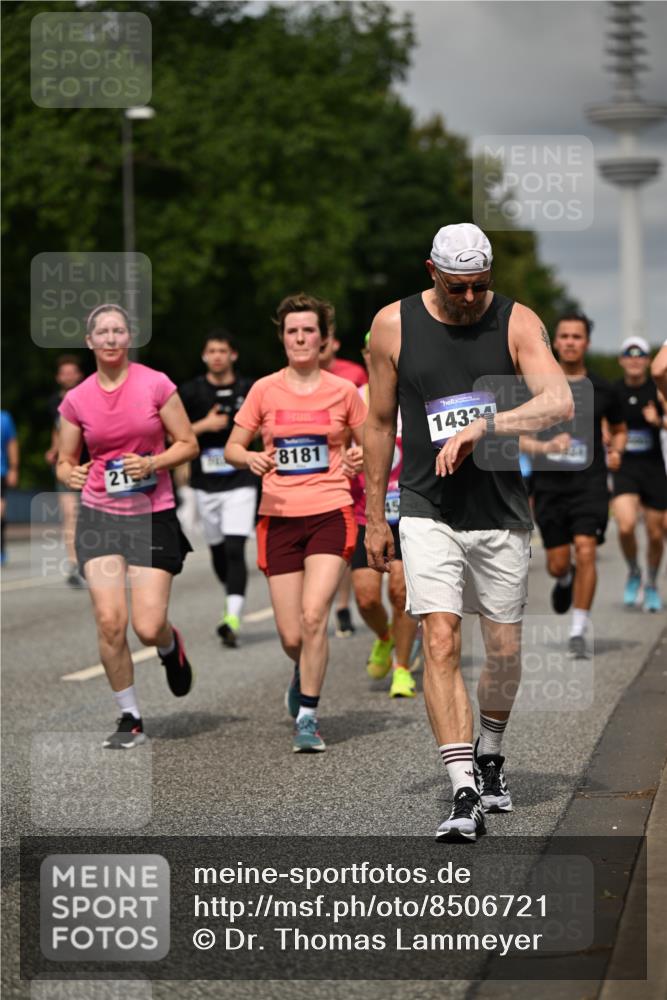 29.06.2025 - hella hamburg halbmarathon Dr. Thomas Lammeyer http://msf.ph/oto/8506721 29.06.2025 10:27:59 Kennedybrücke 1003, 1048, 1382, 2125, 3034, 3285, 3457, 4464, 4684, 5406, 6502, 7021, 7029, 7820, 8181, 8716, 9217, 9877, 10649 meine-sportfotos.de