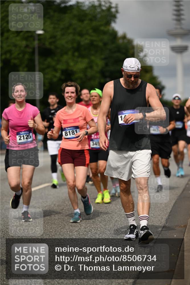 29.06.2025 - hella hamburg halbmarathon Dr. Thomas Lammeyer http://msf.ph/oto/8506734 29.06.2025 10:27:59 Kennedybrücke 1003, 1048, 1382, 2125, 3034, 3285, 3457, 4464, 4684, 5406, 6502, 7021, 7029, 7820, 8181, 8716, 9217, 9877, 10649 meine-sportfotos.de