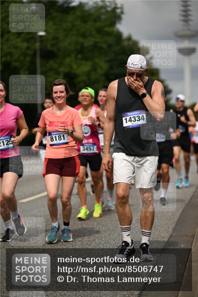 29.06.2025 - hella hamburg halbmarathon Dr. Thomas Lammeyer http://msf.ph/oto/8506747 29.06.2025 10:27:59 Kennedybrücke 1003, 1048, 1382, 2125, 3034, 3285, 3457, 4464, 4684, 5406, 6502, 7021, 7029, 7820, 8181, 8716, 9217, 9877, 10649 meine-sportfotos.de