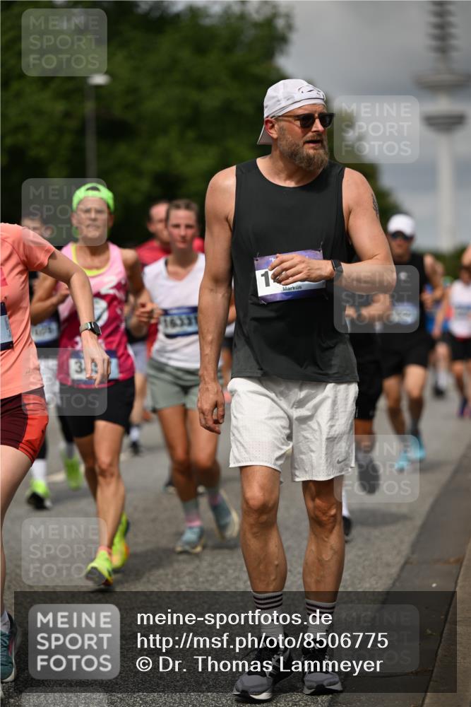 29.06.2025 - hella hamburg halbmarathon Dr. Thomas Lammeyer http://msf.ph/oto/8506775 29.06.2025 10:28:01 Kennedybrücke 1003, 1048, 1382, 2125, 3034, 3285, 3457, 4464, 4684, 5406, 6502, 7021, 7029, 7820, 8181, 8716, 9217, 9877, 10649 meine-sportfotos.de