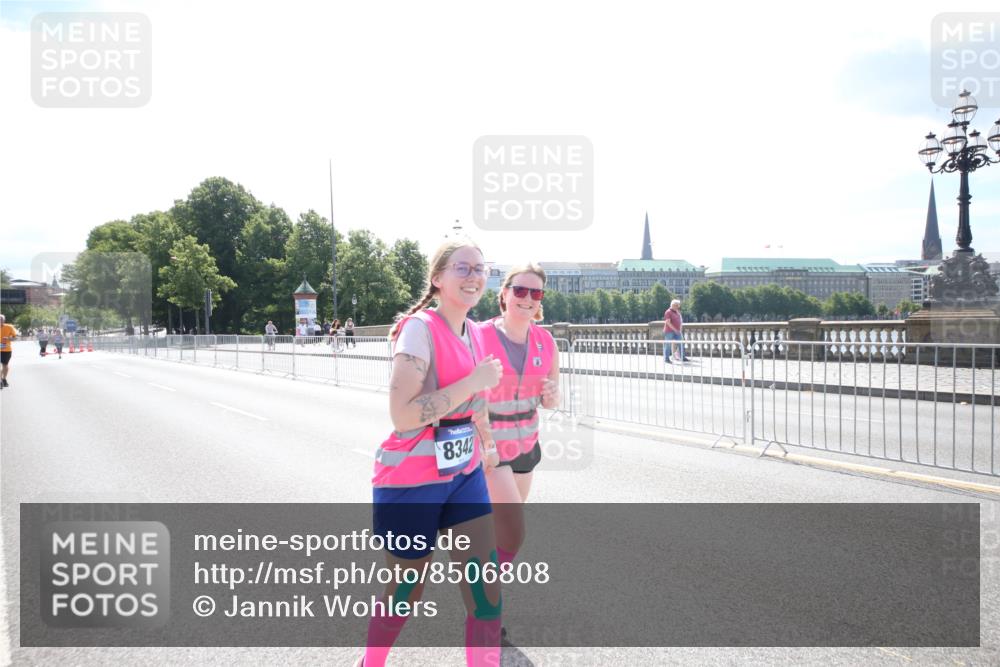 29.06.2025 - hella hamburg halbmarathon Jannik Wohlers http://msf.ph/oto/8506808 29.06.2025 11:35:45 Lombardsbrücke 8342, 8344, 10195, 11626, 11629 meine-sportfotos.de