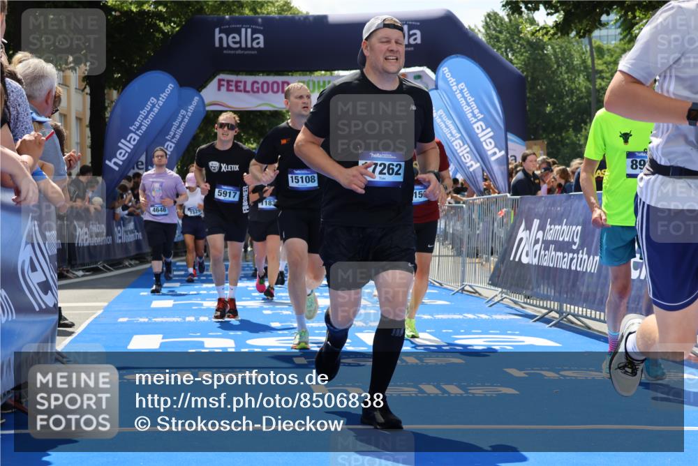 29.06.2025 - hella hamburg halbmarathon Strokosch-Dieckow http://msf.ph/oto/8506838 29.06.2025 11:39:08 Ziel 1183, 1896, 3636, 4646, 4719, 5834, 5917, 6698, 7085, 7086, 7321, 8918, 8965, 9229, 12164, 13786, 14016, 14251, 14282, 15108, 17262, 17689, 17965, 18152, 18167, 18194, 18198, 18337, 18375, 18488 meine-sportfotos.de