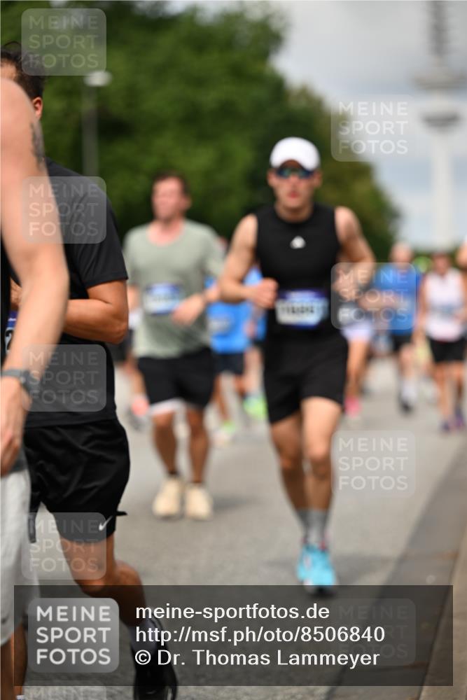 29.06.2025 - hella hamburg halbmarathon Dr. Thomas Lammeyer http://msf.ph/oto/8506840 29.06.2025 10:28:03 Kennedybrücke 1003, 1048, 1382, 1444, 2125, 2489, 3034, 3285, 3457, 4464, 4684, 5406, 6502, 7021, 7029, 7820, 8031, 8181, 8716, 9217, 9877, 10649 meine-sportfotos.de