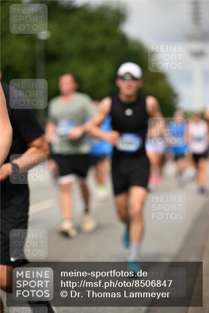 29.06.2025 - hella hamburg halbmarathon Dr. Thomas Lammeyer http://msf.ph/oto/8506847 29.06.2025 10:28:03 Kennedybrücke 1003, 1048, 1382, 1444, 2125, 2489, 3034, 3285, 3457, 4464, 4684, 5406, 6502, 7021, 7029, 7820, 8031, 8181, 8716, 9217, 9877, 10649 meine-sportfotos.de
