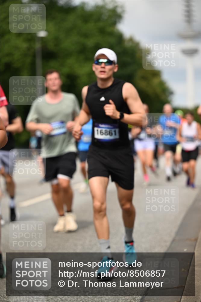29.06.2025 - hella hamburg halbmarathon Dr. Thomas Lammeyer http://msf.ph/oto/8506857 29.06.2025 10:28:03 Kennedybrücke 1003, 1048, 1382, 1444, 2125, 2489, 3034, 3285, 3457, 4464, 4684, 5406, 6502, 7021, 7029, 7820, 8031, 8181, 8716, 9217, 9877, 10649 meine-sportfotos.de