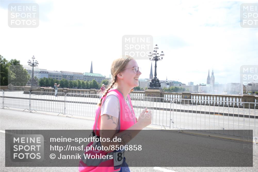 29.06.2025 - hella hamburg halbmarathon Jannik Wohlers http://msf.ph/oto/8506858 29.06.2025 11:35:46 Lombardsbrücke 8344, 10195, 11626, 11629, 15368 meine-sportfotos.de
