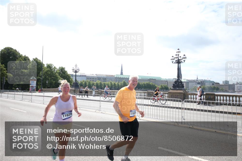 29.06.2025 - hella hamburg halbmarathon Jannik Wohlers http://msf.ph/oto/8506872 29.06.2025 11:35:56 Lombardsbrücke 2966, 3008, 10195, 15368, 17178, 19088 meine-sportfotos.de