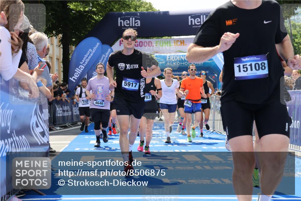 29.06.2025 - hella hamburg halbmarathon Strokosch-Dieckow http://msf.ph/oto/8506875 29.06.2025 11:39:10 Ziel 1063, 1183, 1896, 3636, 4646, 4719, 5573, 5834, 5917, 6698, 6922, 7085, 7321, 7329, 8918, 8965, 9229, 9768, 12164, 13786, 14016, 14251, 14282, 15091, 15108, 17262, 17689, 17965, 18152, 18167, 18337, 18375 meine-sportfotos.de