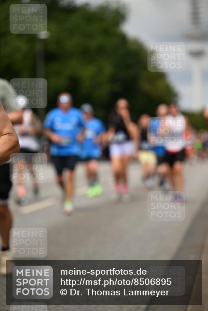 29.06.2025 - hella hamburg halbmarathon Dr. Thomas Lammeyer http://msf.ph/oto/8506895 29.06.2025 10:28:05 Kennedybrücke 1003, 1048, 1444, 2125, 2489, 3034, 3285, 3457, 4464, 4684, 5406, 6502, 7021, 7029, 7820, 8031, 8181, 8716, 9217, 9877, 10649 meine-sportfotos.de