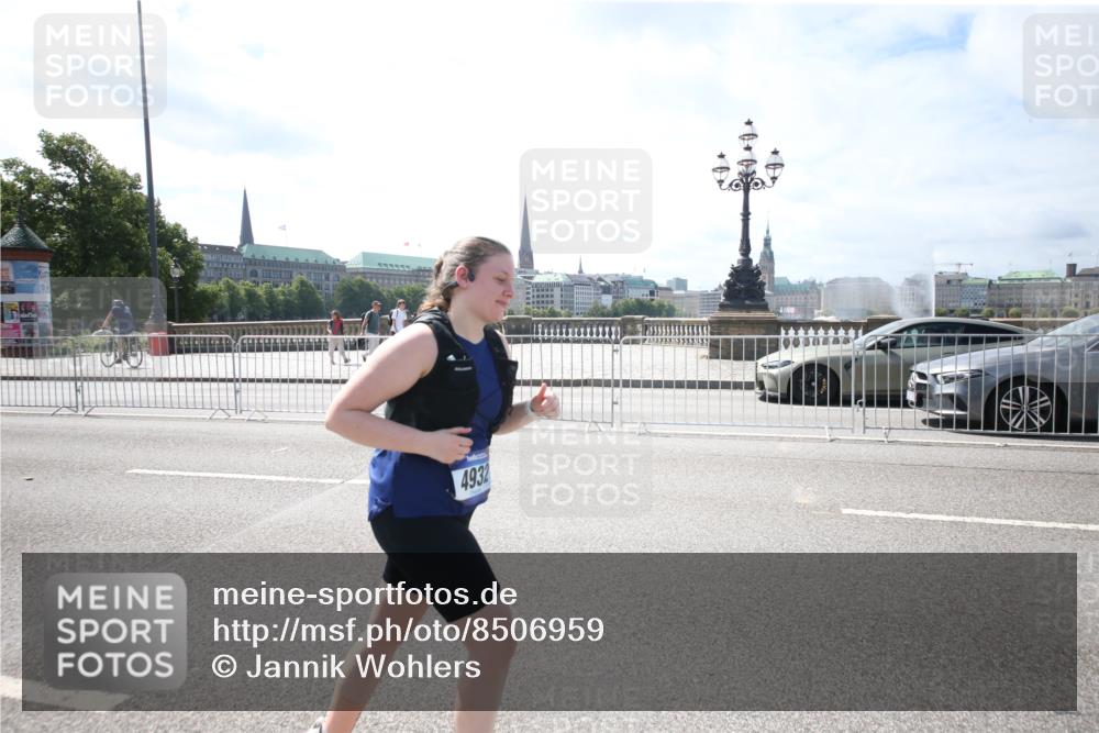 29.06.2025 - hella hamburg halbmarathon Jannik Wohlers http://msf.ph/oto/8506959 29.06.2025 11:37:50 Lombardsbrücke 4932 meine-sportfotos.de
