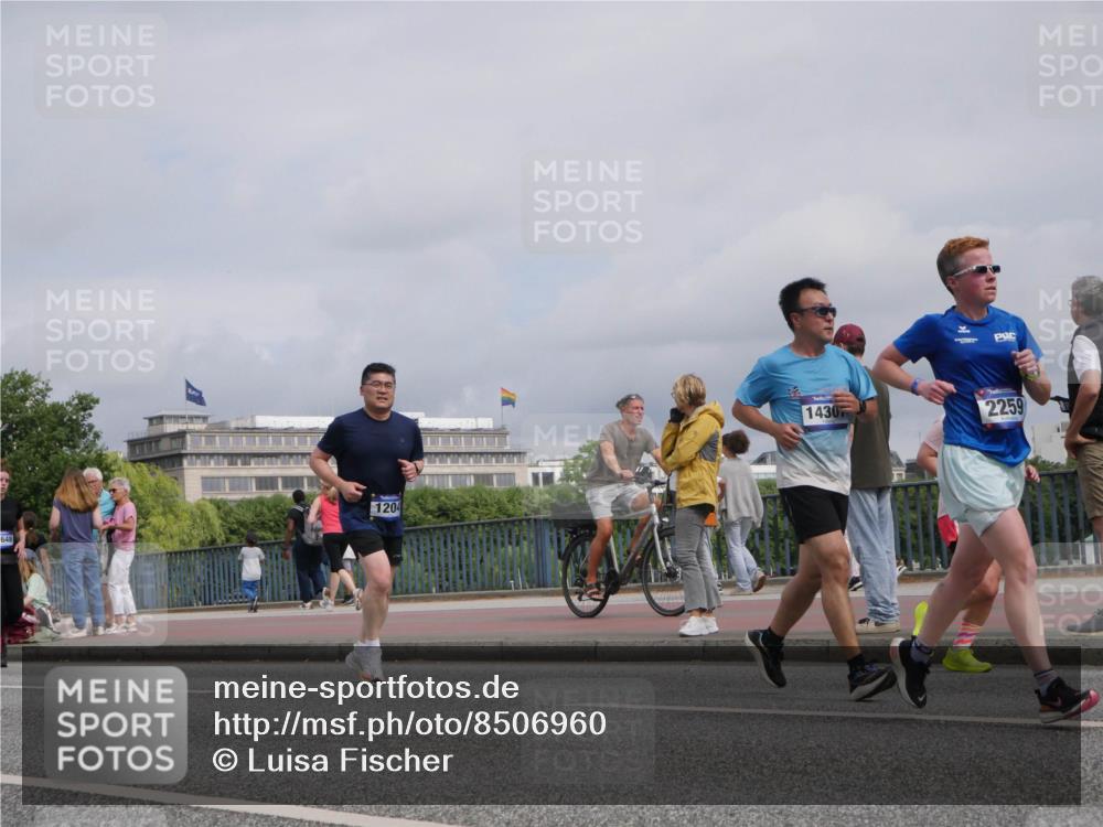 29.06.2025 - hella hamburg halbmarathon Luisa Fischer http://msf.ph/oto/8506960 29.06.2025 10:20:44 Kennedybrücke 648, 1204, 1430, 2259, 1015, 1156, 1204, 1274, 1458, 1749, 2259, 3138, 3292, 4218, 6254, 6336, 7258, 8351, 8607, 10677 meine-sportfotos.de