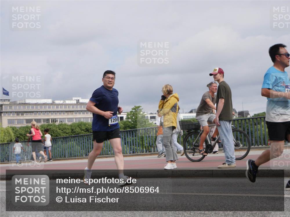 29.06.2025 - hella hamburg halbmarathon Luisa Fischer http://msf.ph/oto/8506964 29.06.2025 10:20:44 Kennedybrücke 1204, 1, 1015, 1156, 1204, 1274, 1458, 1749, 2259, 3138, 3292, 4218, 6254, 6336, 7258, 8351, 8607, 10677 meine-sportfotos.de
