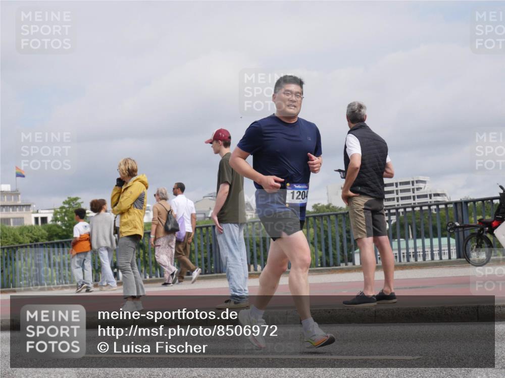 29.06.2025 - hella hamburg halbmarathon Luisa Fischer http://msf.ph/oto/8506972 29.06.2025 10:20:45 Kennedybrücke 1204, 1015, 1204, 1274, 1458, 1622, 1749, 2259, 3138, 3292, 4218, 6254, 6336, 7258, 8351, 8607, 10509, 10677 meine-sportfotos.de