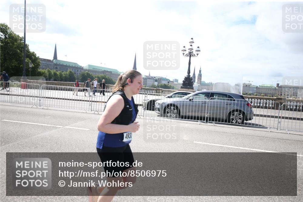 29.06.2025 - hella hamburg halbmarathon Jannik Wohlers http://msf.ph/oto/8506975 29.06.2025 11:37:51 Lombardsbrücke 4932 meine-sportfotos.de