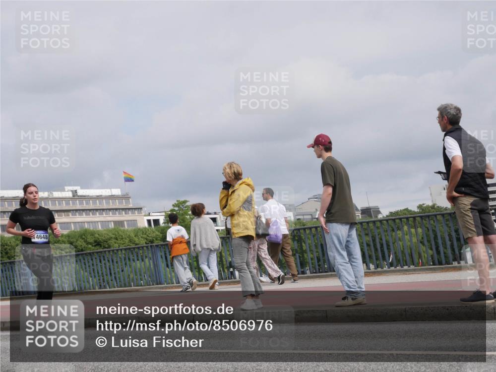 29.06.2025 - hella hamburg halbmarathon Luisa Fischer http://msf.ph/oto/8506976 29.06.2025 10:20:45 Kennedybrücke 4648, 1015, 1204, 1274, 1458, 1622, 1749, 2259, 3138, 3292, 4218, 6254, 6336, 7258, 8351, 8607, 10509, 10677 meine-sportfotos.de