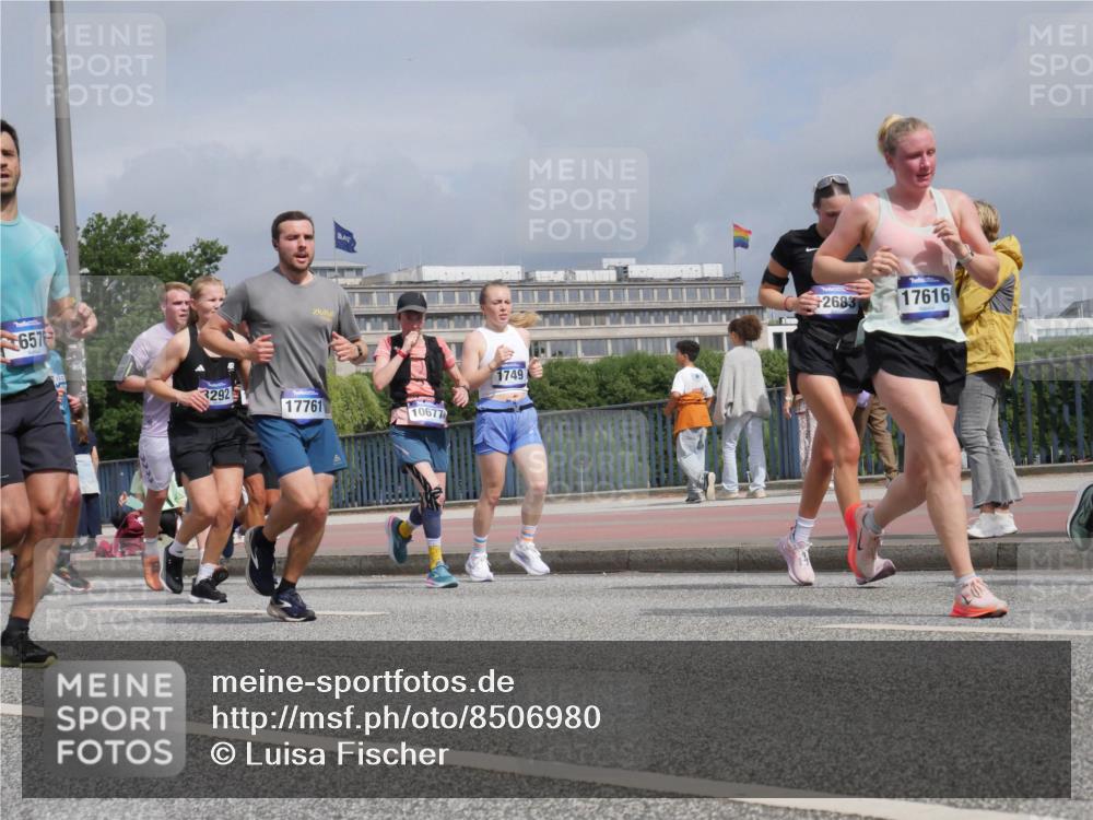 29.06.2025 - hella hamburg halbmarathon Luisa Fischer http://msf.ph/oto/8506980 29.06.2025 10:20:48 Kennedybrücke 657, 3292, 17761, 10677, 1749, 2683, 17616, 1015, 1204, 1274, 1458, 1622, 1749, 2094, 2931, 3138, 3292, 4218, 7258, 8607, 10509, 10677 meine-sportfotos.de