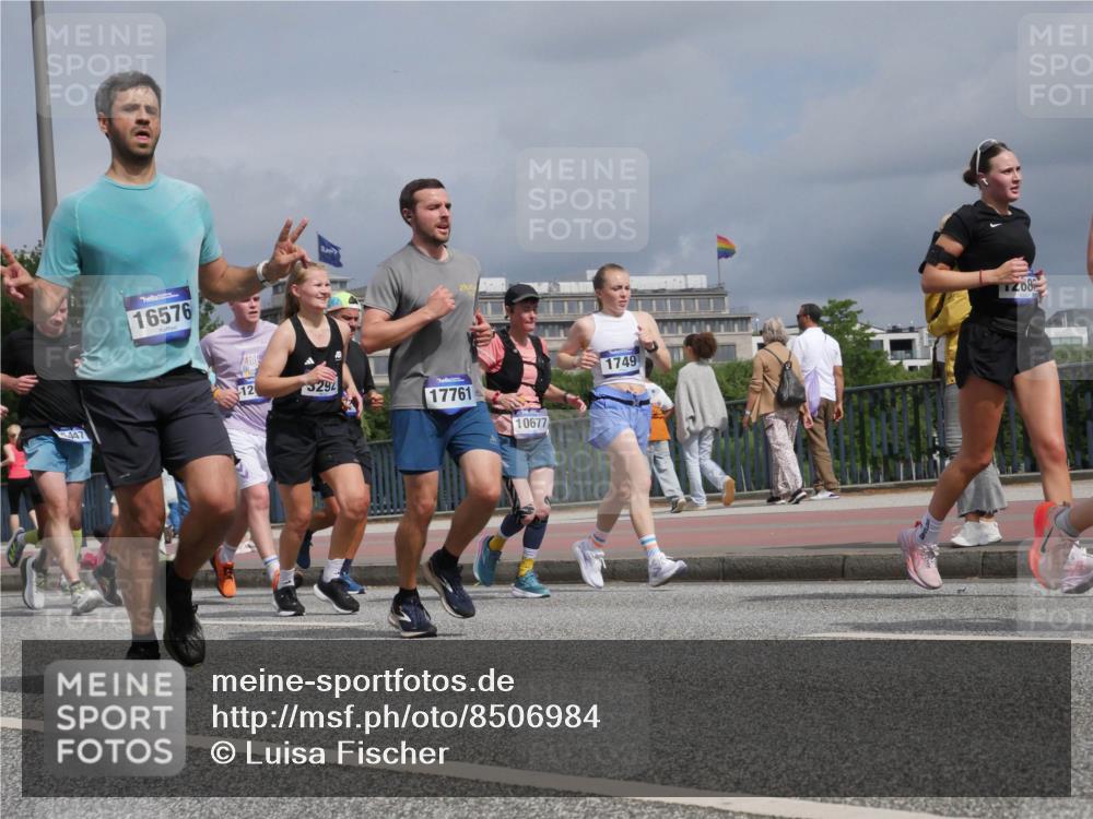29.06.2025 - hella hamburg halbmarathon Luisa Fischer http://msf.ph/oto/8506984 29.06.2025 10:20:48 Kennedybrücke 447, 16576, 12, 3292, 17761, 10677, 1749, 208, 1015, 1204, 1274, 1458, 1622, 1749, 2094, 2931, 3138, 3292, 4218, 7258, 8607, 10509, 10677 meine-sportfotos.de