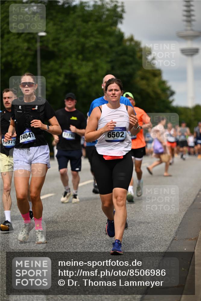 29.06.2025 - hella hamburg halbmarathon Dr. Thomas Lammeyer http://msf.ph/oto/8506986 29.06.2025 10:28:08 Kennedybrücke 1003, 1048, 1444, 2108, 2125, 2489, 3034, 3185, 3285, 3457, 4391, 4464, 4597, 4684, 5406, 6502, 7013, 7021, 7029, 7820, 8031, 8149, 8181, 8716, 9217, 9715, 10649 meine-sportfotos.de